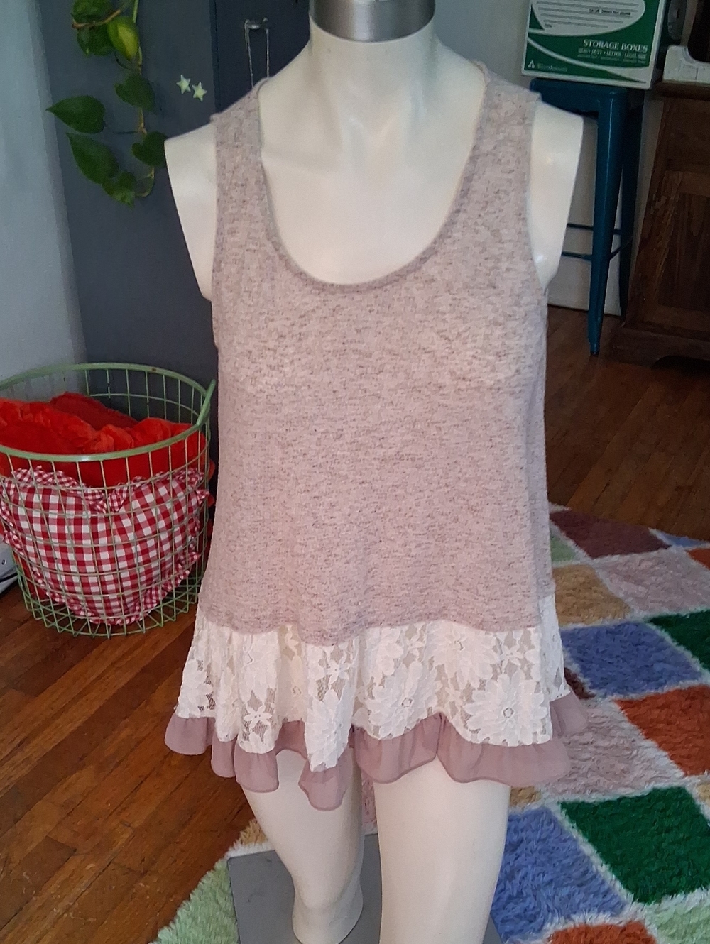 entro Beige Lace-Trim Sleeveless Tank
